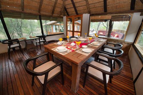 dinner table ndzhaka safari lodge