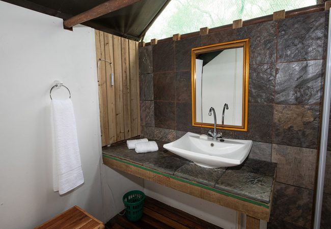 ndzhaka safari lodge bathroom