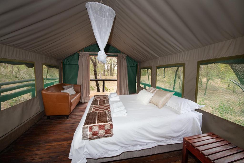 ndzhaka safari lodge bedroom