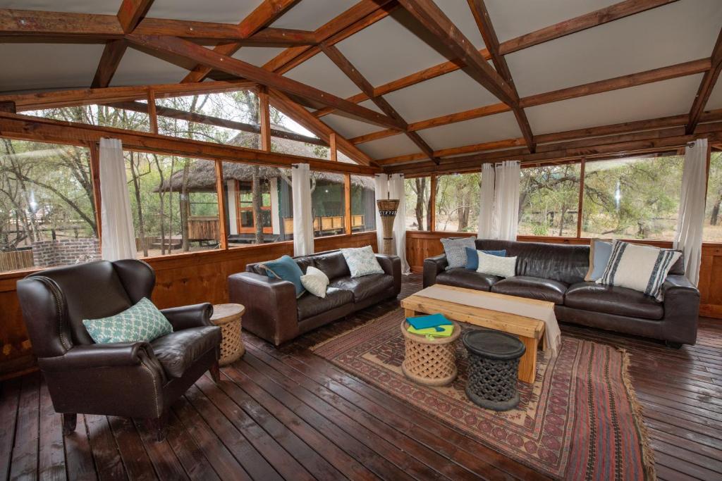 ndzhaka safari lodge lounge